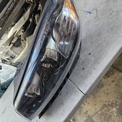 Kia Sorento Left Headlight Oem