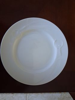 White Ceramic Dinner Plate with Embossed Detail