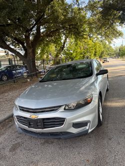 2017 Chevy Malibu ! Super clean ! Cold ac