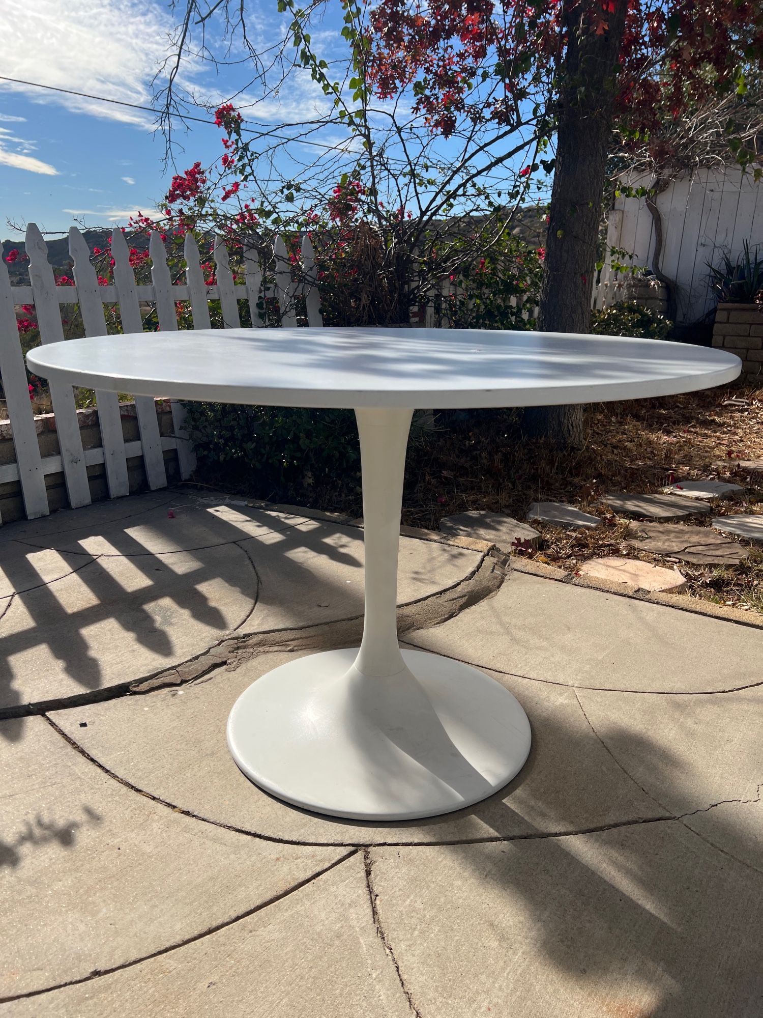 White Ikea Docksta Round Tulip Dining Table