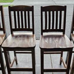 4 Bar Stools 