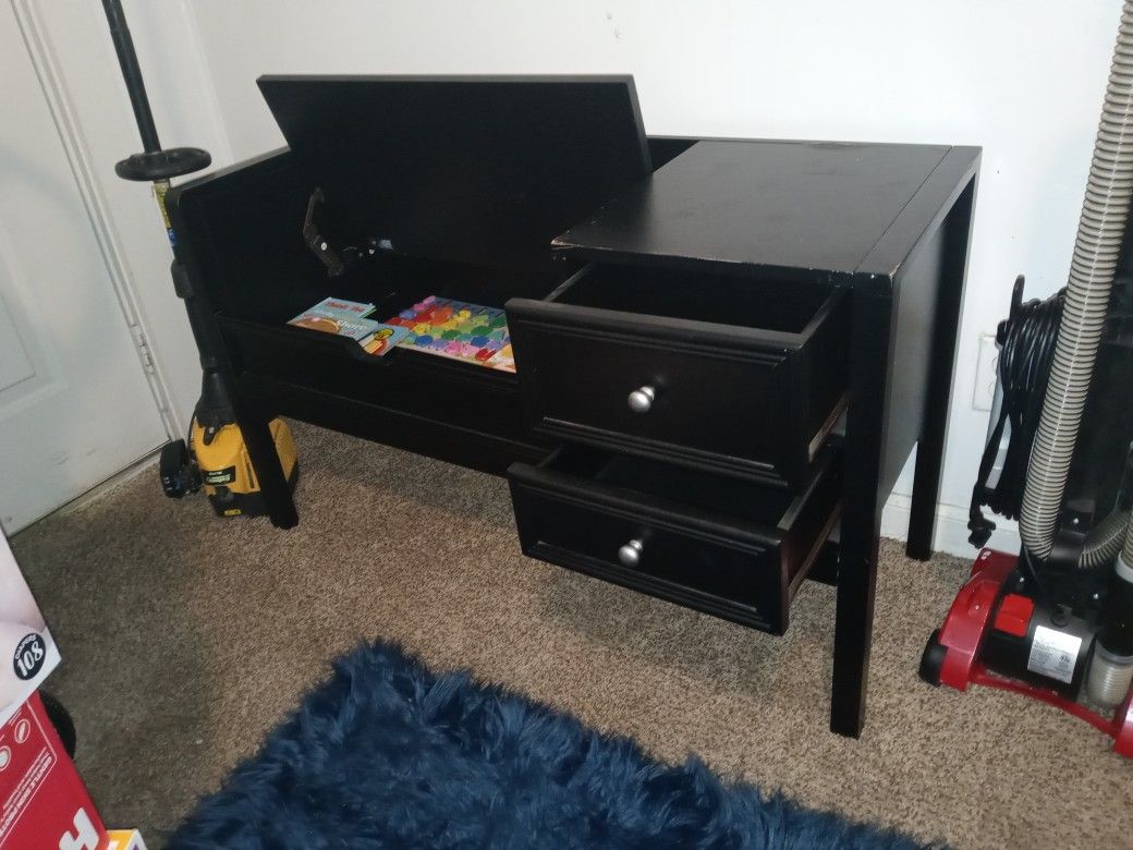 Seat/desk/storage