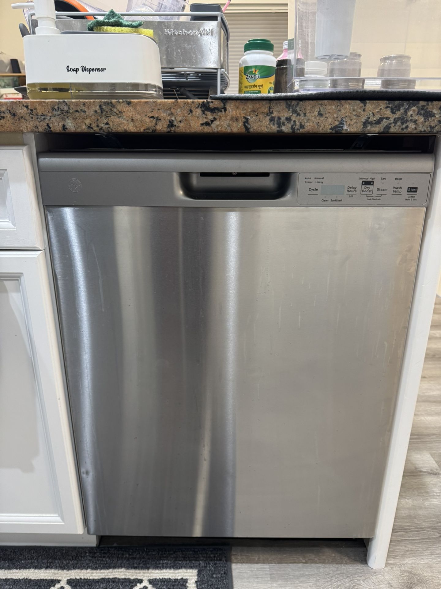 GE Dishwasher – Excellent Working Condition - model no. GDG550PSR7SS