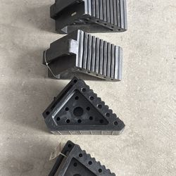 Rubber Wheel Chocks / Stopper