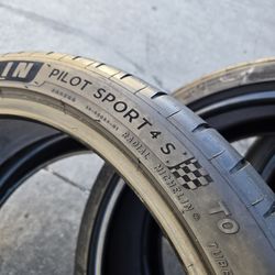 4.  PCS OF TIRES .  MICHELIN PILOT SPORT 4S SIZE 235/35/20