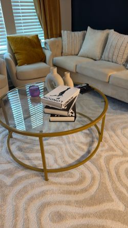 Coffee table with decorations included