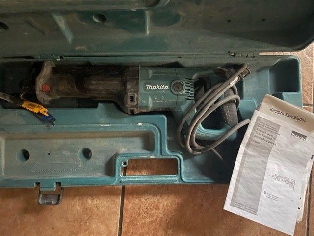 Makita JR3050T Reciprocating Saw 11-Amp with Case
