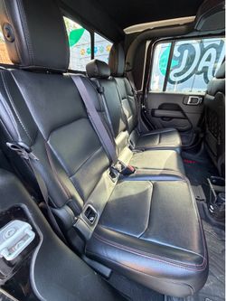 Jeep Gladiator Rubicon leather rear seats