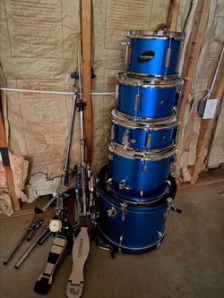 Ludwig Blue Sparkle Drum Kit with Hardware