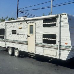 TRAVEL TRAILER READY TO CAMP