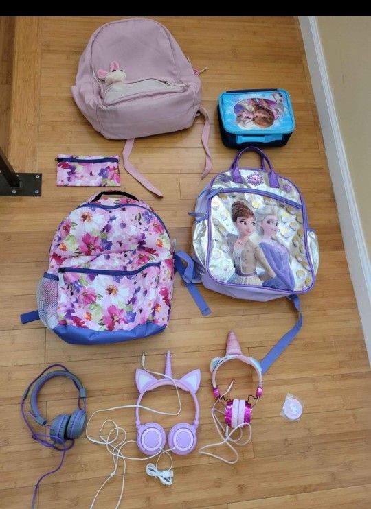 girl 4 bags .. 3 headphones .. 2 lunchboxes and 2 cups and 1 purse all $22