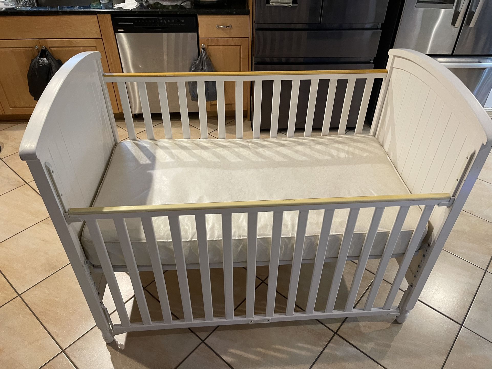 Baby crib White wood