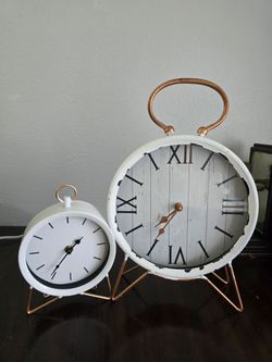 Set of 2 Decorative Table Clocks