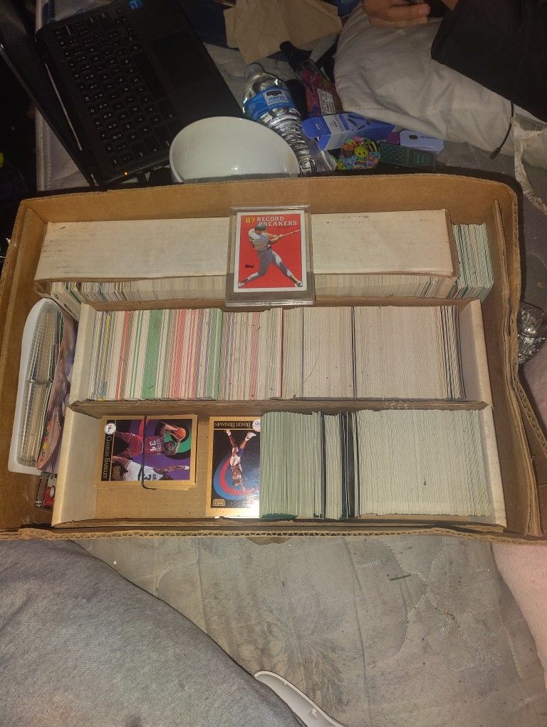 Thousands Of Old Sports Cards