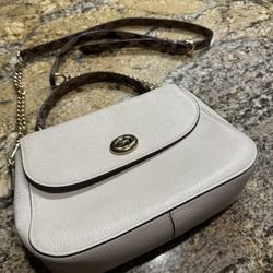 Coach Cassie Crossbody Bag Chalk Turnlock Purse Gold Hardware Adjustable Strap