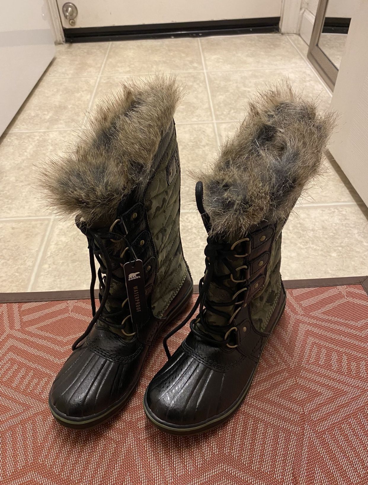 Sorel Waterproof Womens Snow Boots Size 5.5 NEW… 