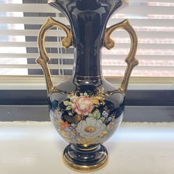 Porcelain Vase with 24k gold 