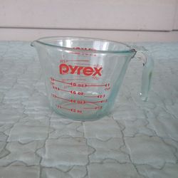 Pyrex Glass Measuring Cup - 1 Cup, Contemporary Red Logo, Clear Glass, 24 Stamp