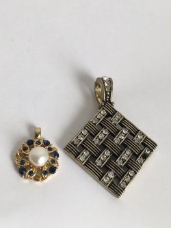 2 BEAUTIFUL WOMENS PENDANT