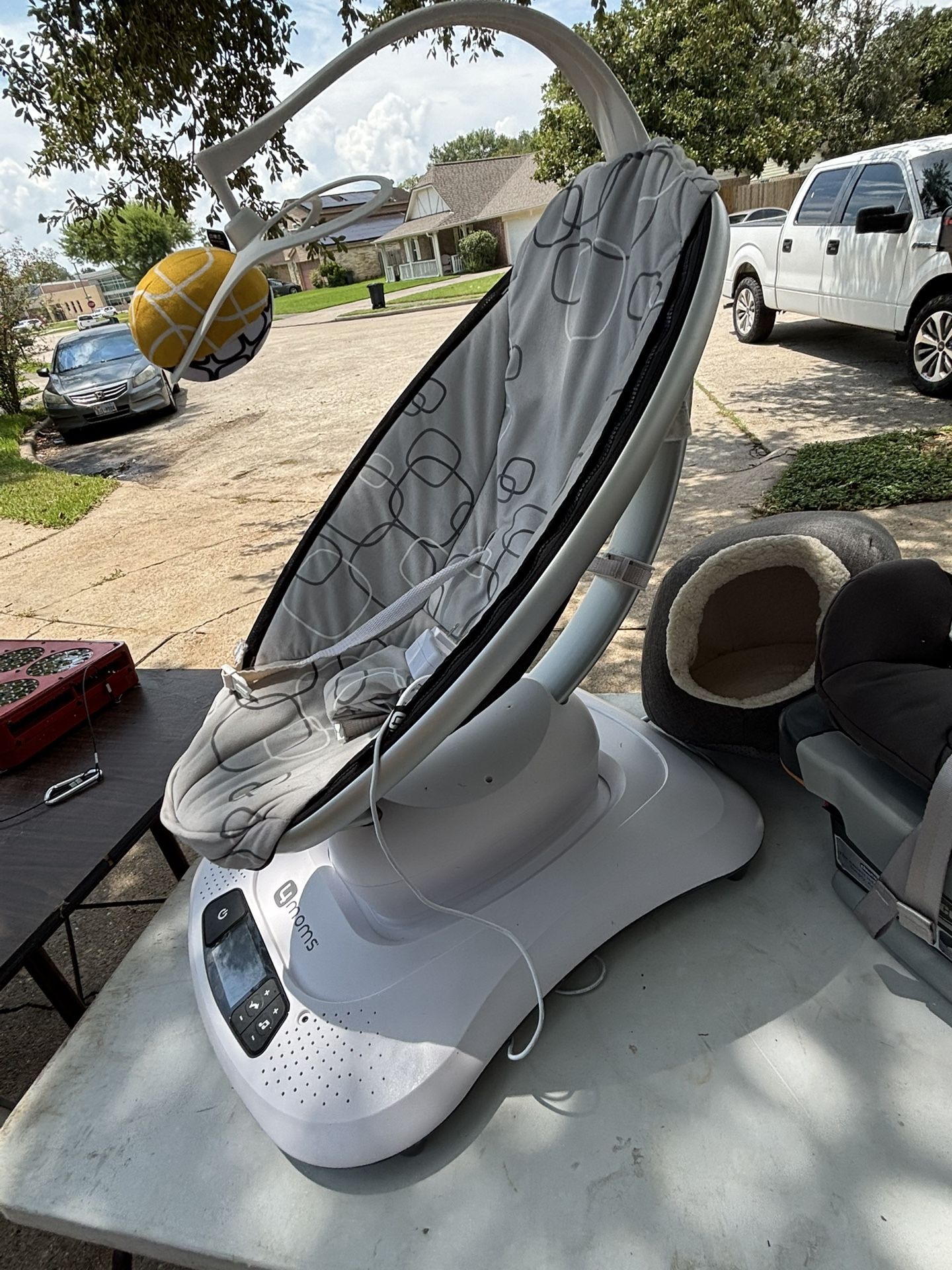Baby swing , Plays Music, Different Speeds