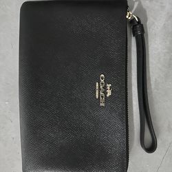 Black Coach Wristlet 