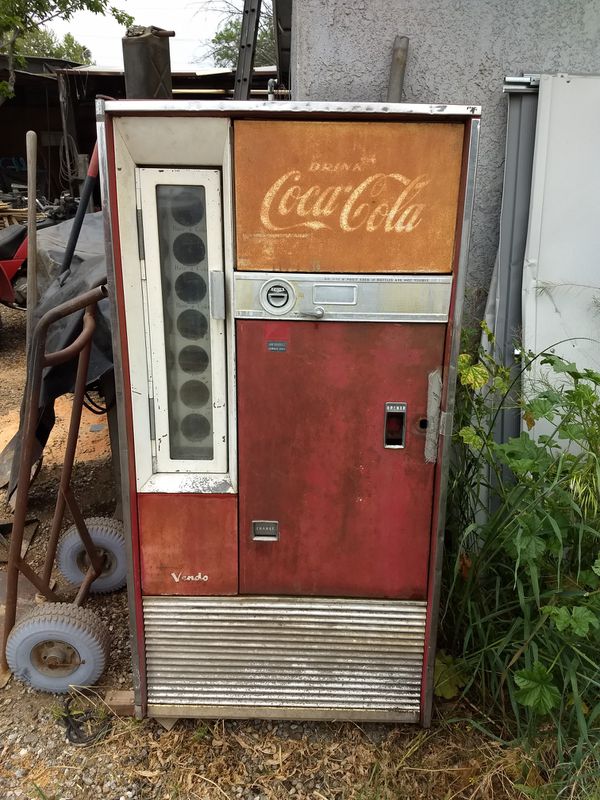 1960's COKE MACHINE for Sale in Oak Glen, CA - OfferUp