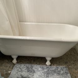 Claw Tub
