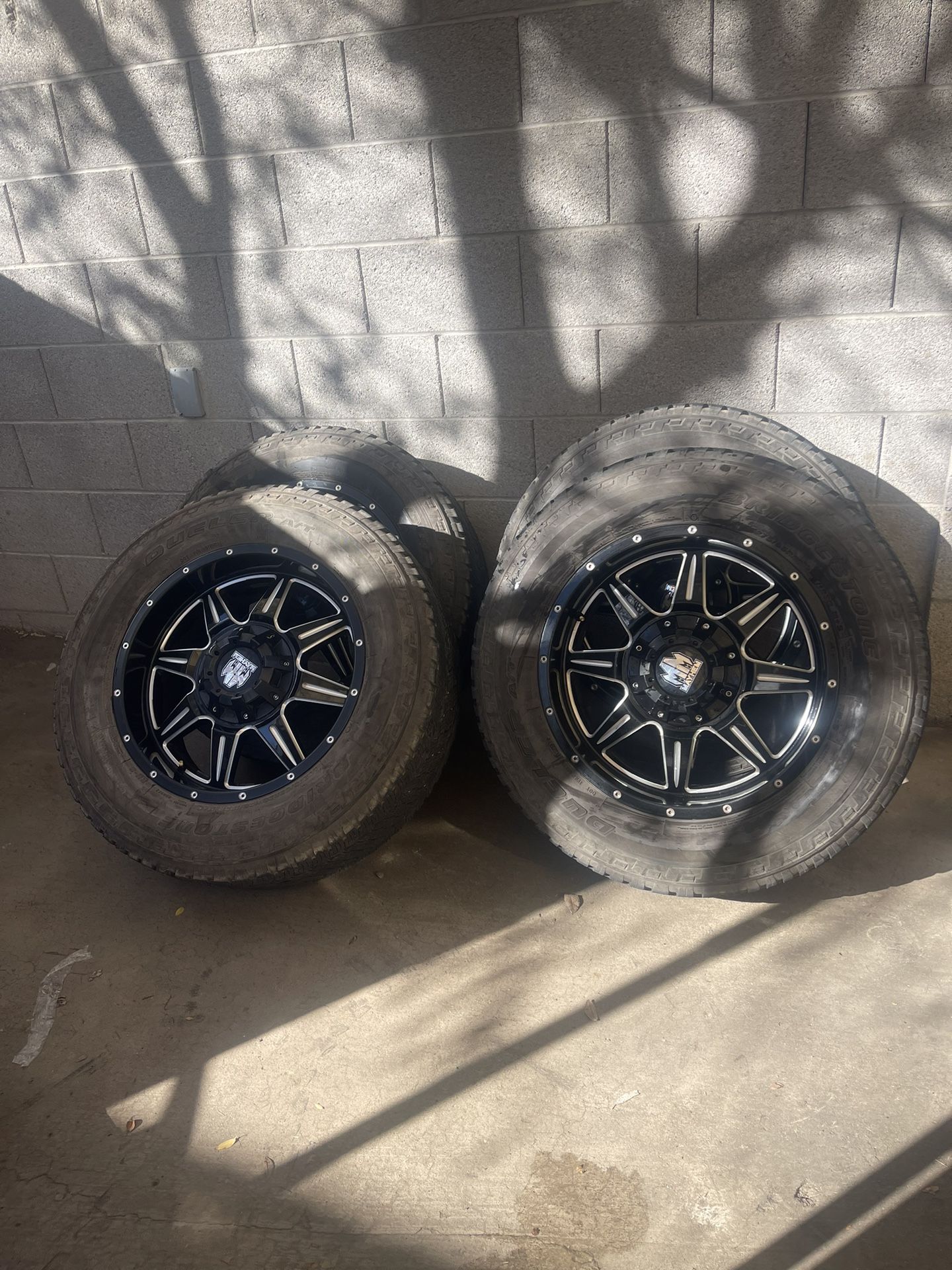BRIGESTONE LT275/65R20 126/123R DOT(1323). 85% life