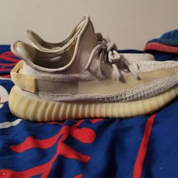 Yeezy Lights Size 10