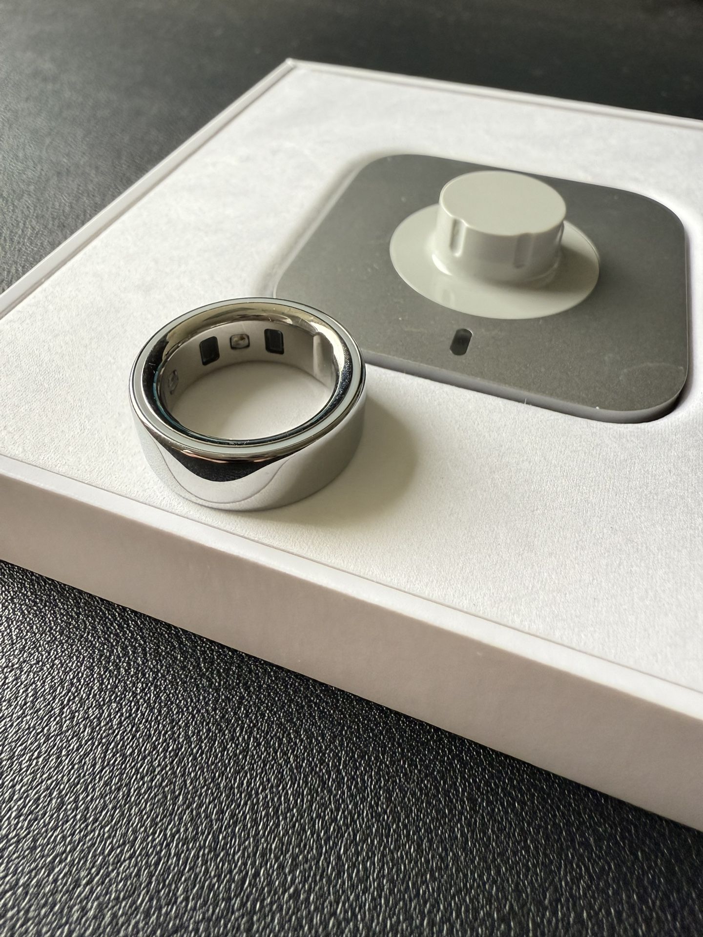 Oura Ring Gen 4 Silver Size 6 (1 Month Used!)