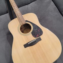 Yamaha Acoustic Guitar F335 Like New Condition