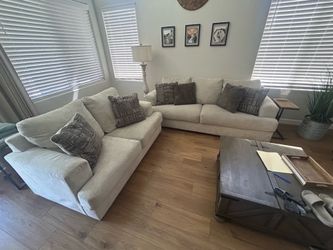 Queen size pullout couch and loveseat