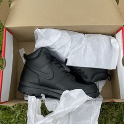 Nike Manda Leather  Black 