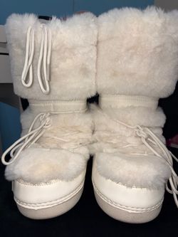 Forever 21 hello kitty white boots, they are a size 6