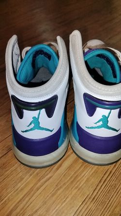 Side 12 jordans  mars
