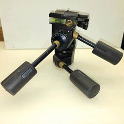 Manfrotto 3039/229 3-way pan and tilt Head.  Includes quick release plate