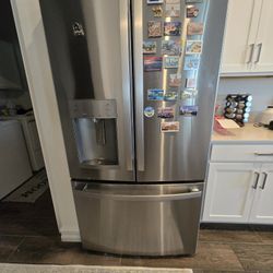 GE STAINLESS STELL REFRIGERATOR 