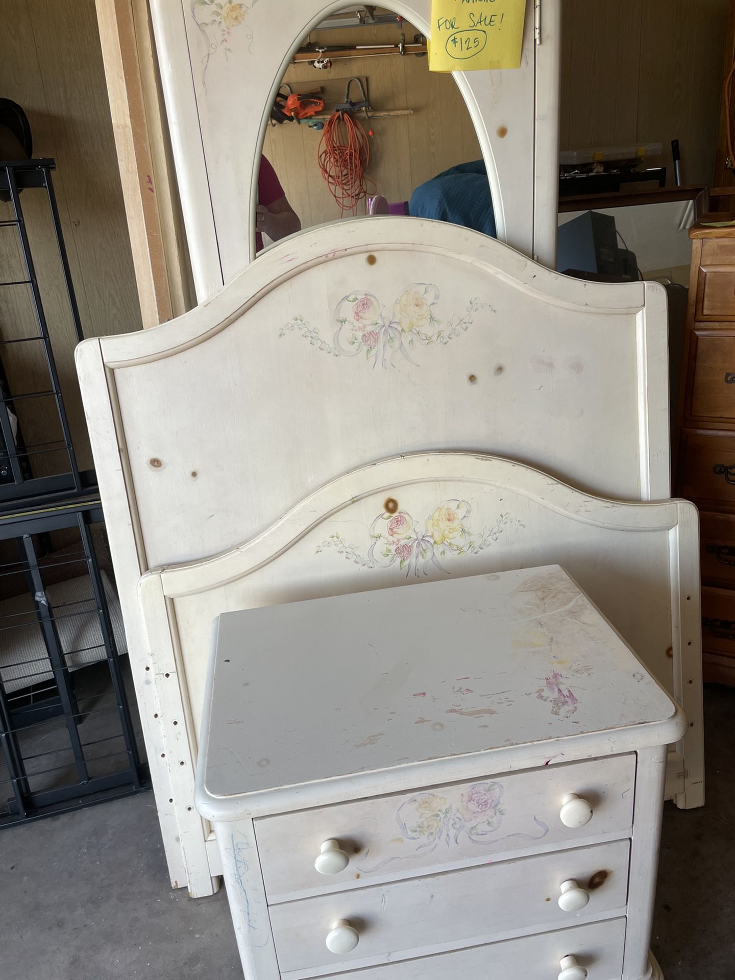 Single Bed With Dresser And Armoire