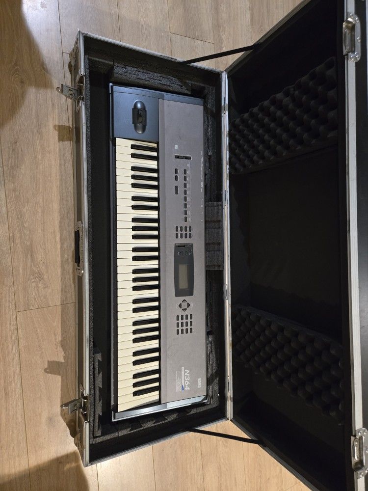 Estoy Bendiendo Este Korg N364 EN BUENAS CONDISIONES YA NO LO NESECITO  PIDO $900  CON TODA LA CAJA