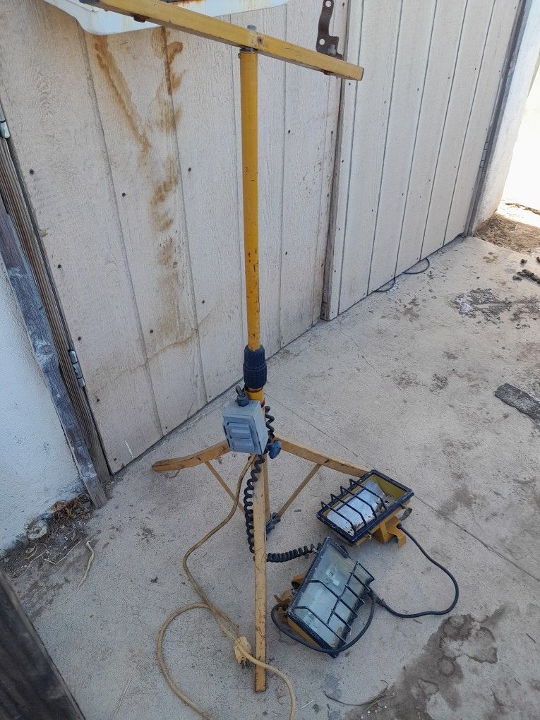 Light W Stand. Read Ad