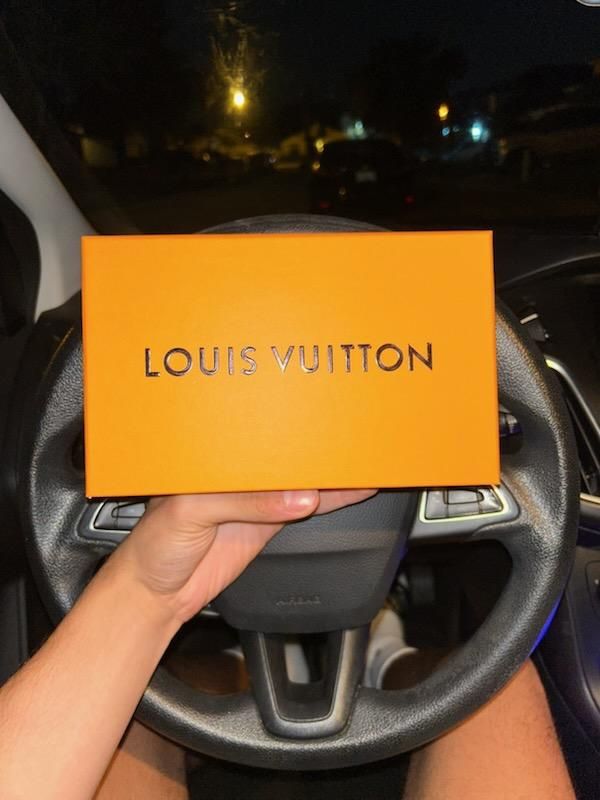 •BEST OFFER• LOUIS VUITTON (Sarah Wallet) - Hand Bag