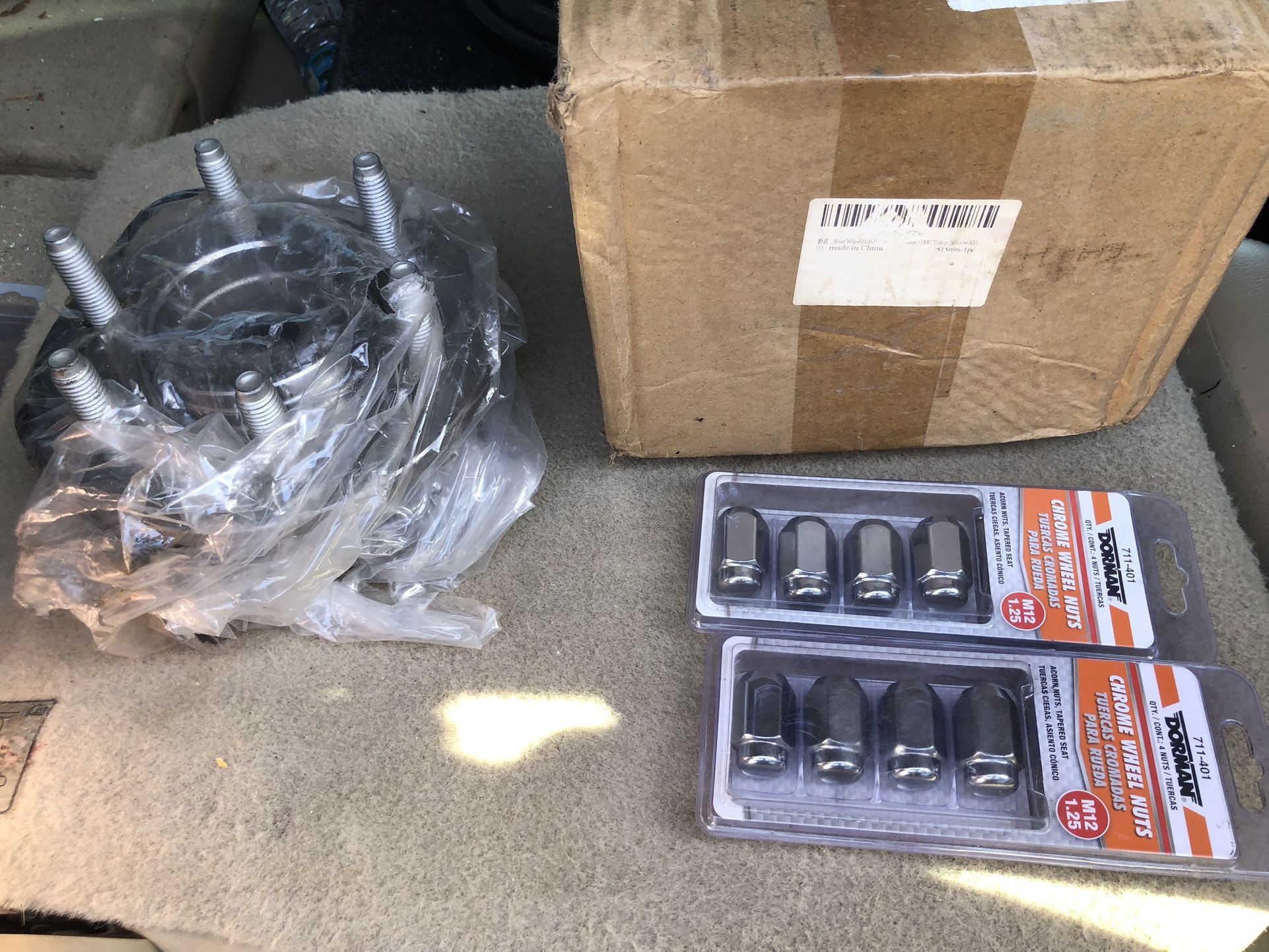 GM Front Wheel Hub Assemblies w/ ABS + New Lug Nuts