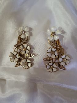 Vintage Earring Right Weigh & Good Conditions Beautiful Different  