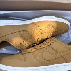 Brand New Nike Dunk Low New Size W 8 M6.6