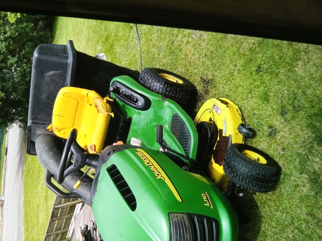 Lawn 🚜 Tractir Parts. 2 Left COmplete Running Rest Sold