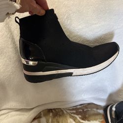 Micheal Kohr Size Eight Like New Macy’s