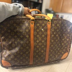 Beautiful vintage luggage by Louis Vuitton three compartments preloaded