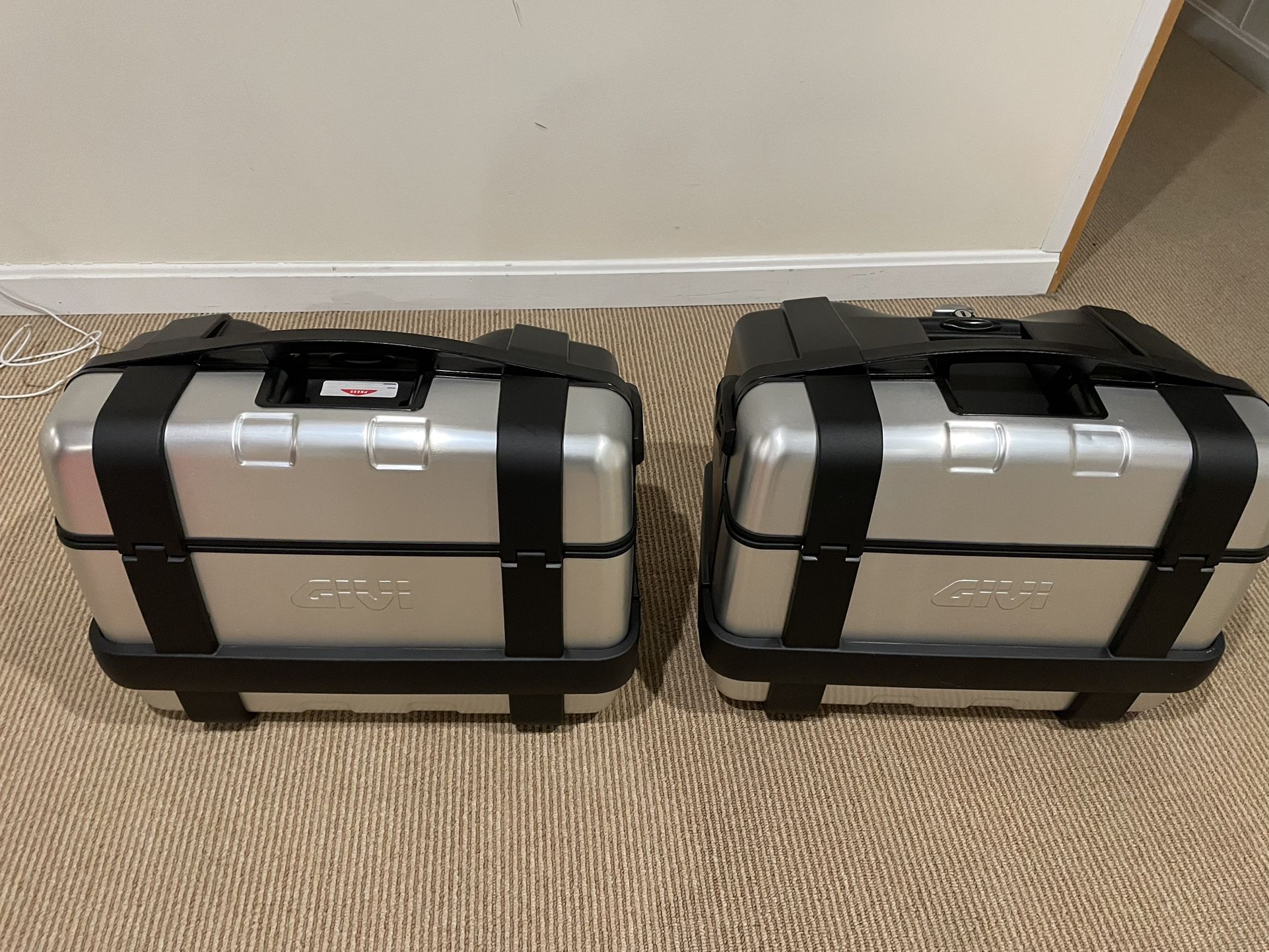 Motorcycle Panniers and Mounting Bracket