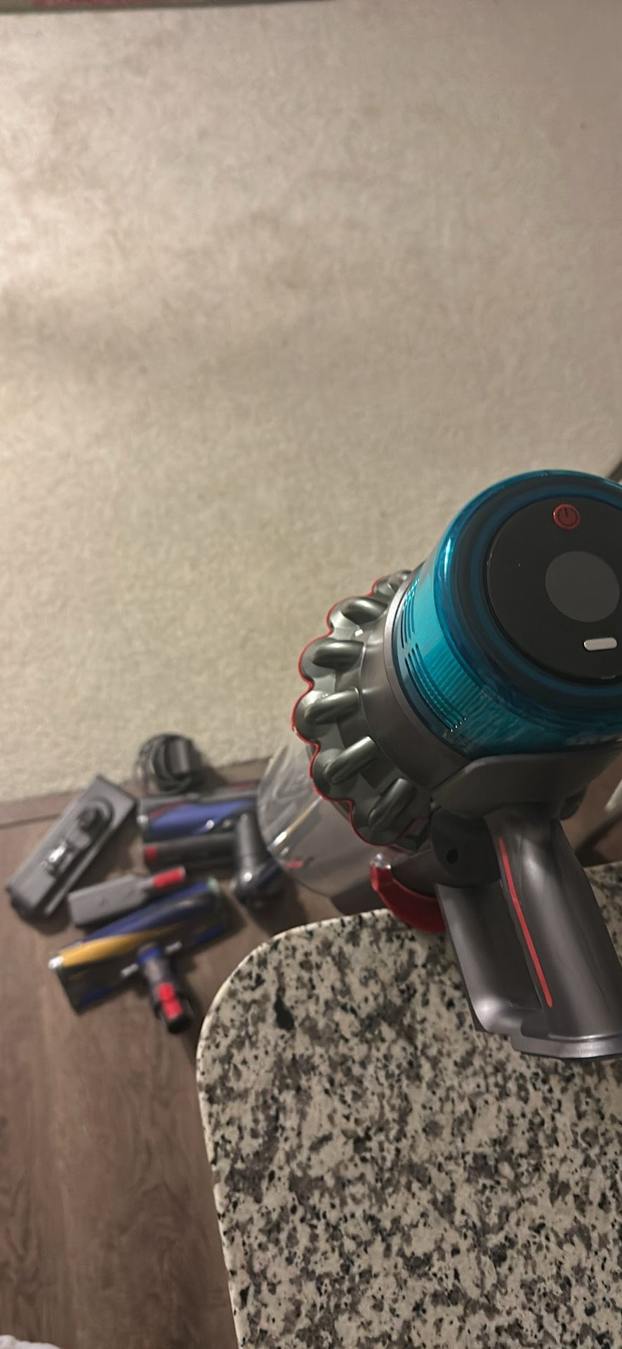 800 Dyson Gen5 Vacuum w/ Charger — Retail $1050+ — Urgent Sale