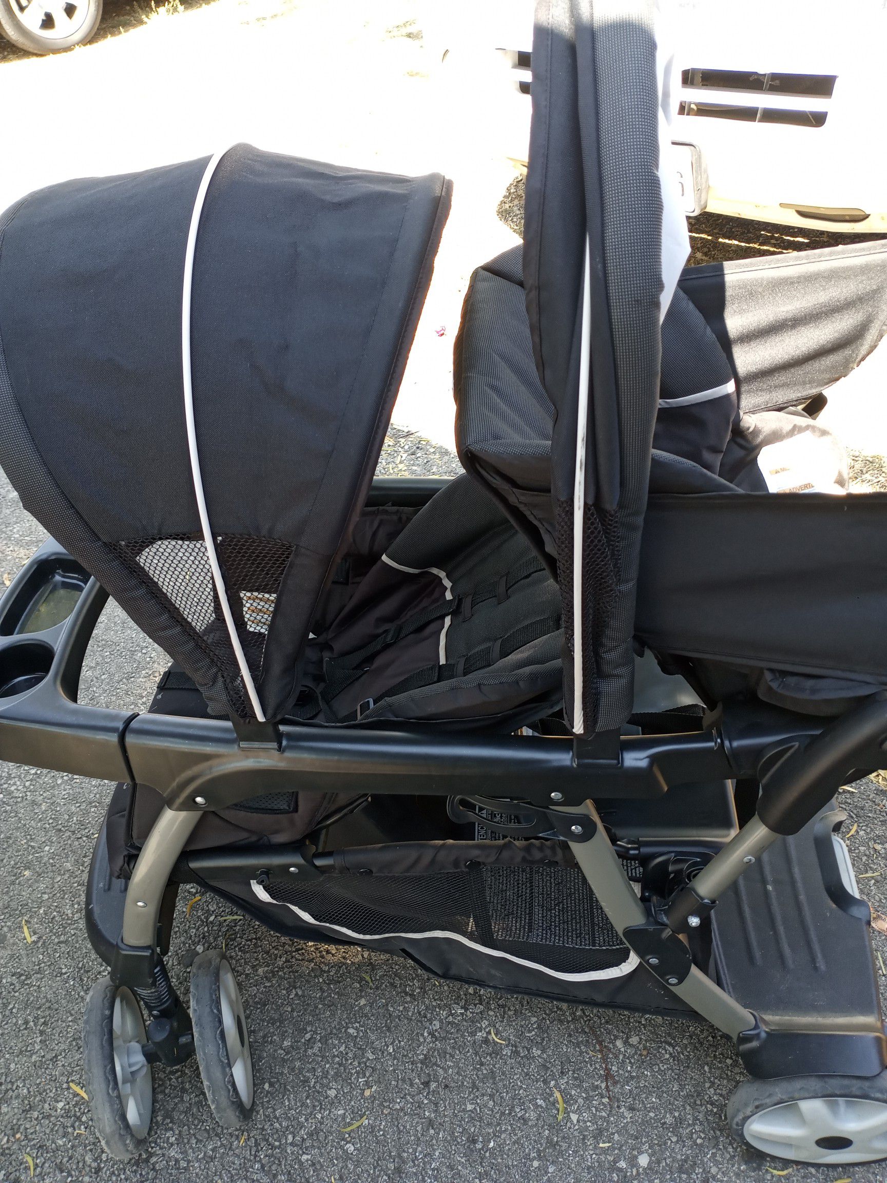 Double stroller Graco 65$ single stroller Recaro with car seat and base 50$ single stroller with car seat and base Graco 30$$